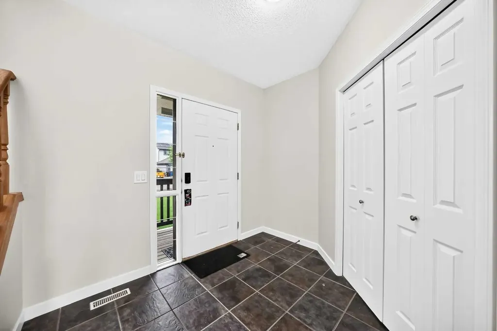 531 Stonegate Road NW Airdrie AB T4B 2Z9