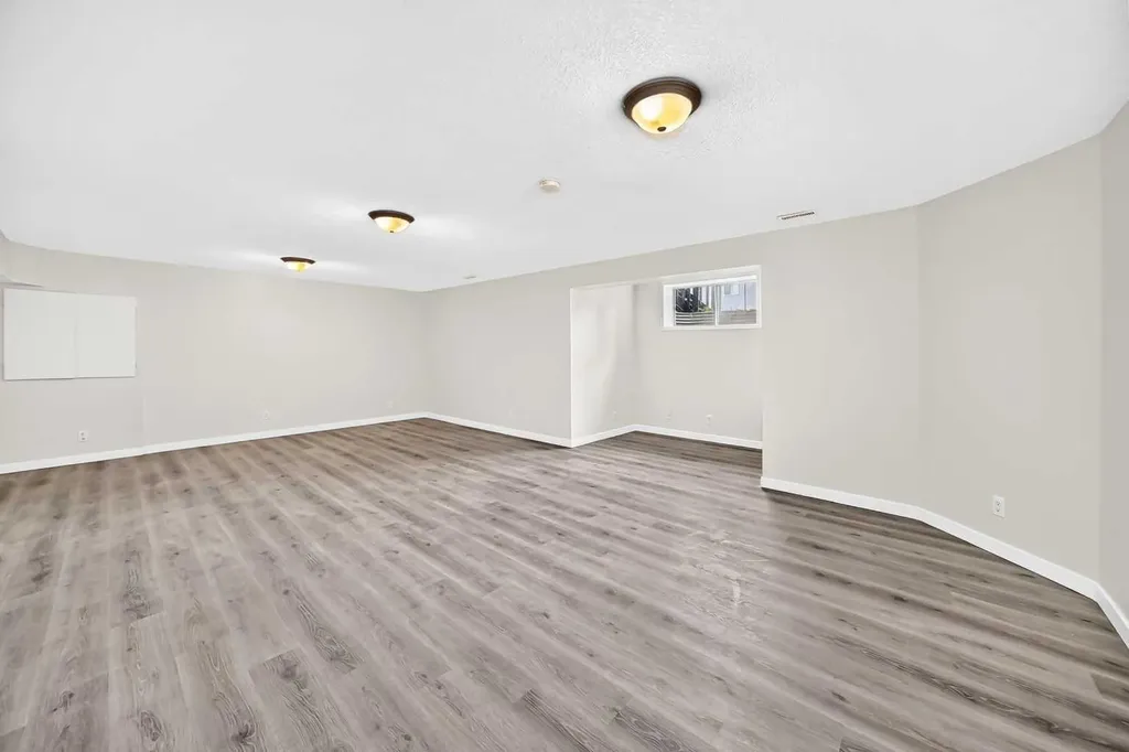 531 Stonegate Road NW Airdrie AB T4B 2Z9