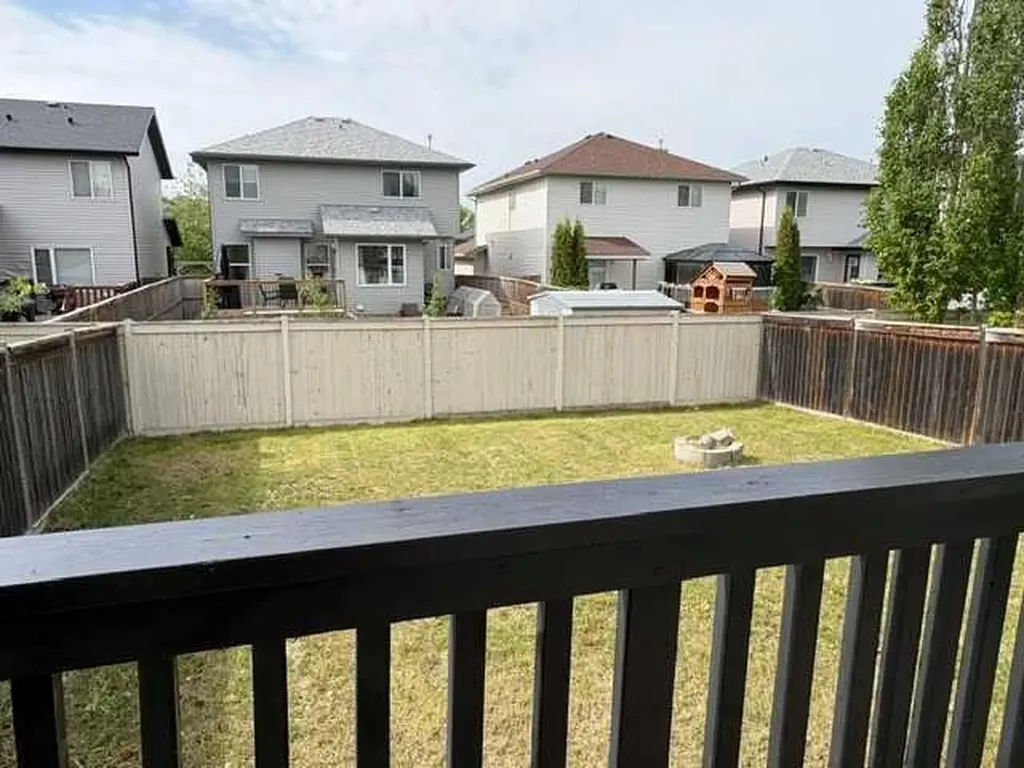 531 Stonegate Road NW Airdrie AB T4B 2Z9