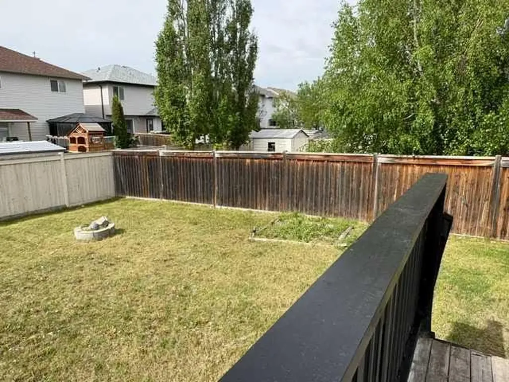 531 Stonegate Road NW Airdrie AB T4B 2Z9