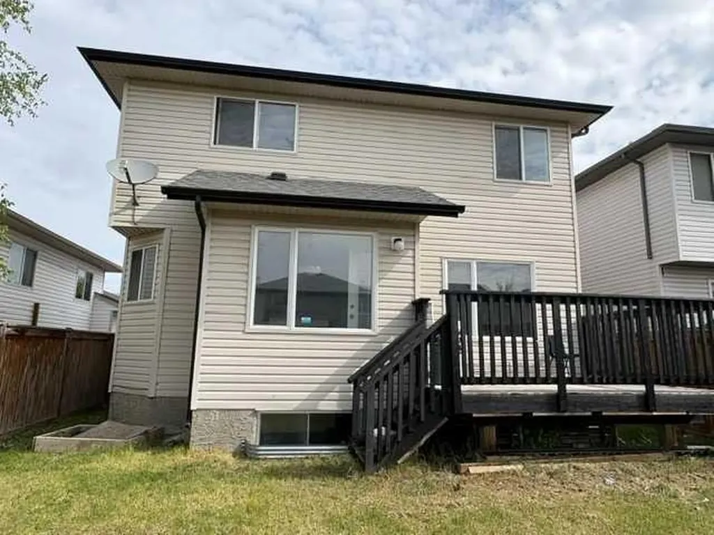 531 Stonegate Road NW Airdrie AB T4B 2Z9