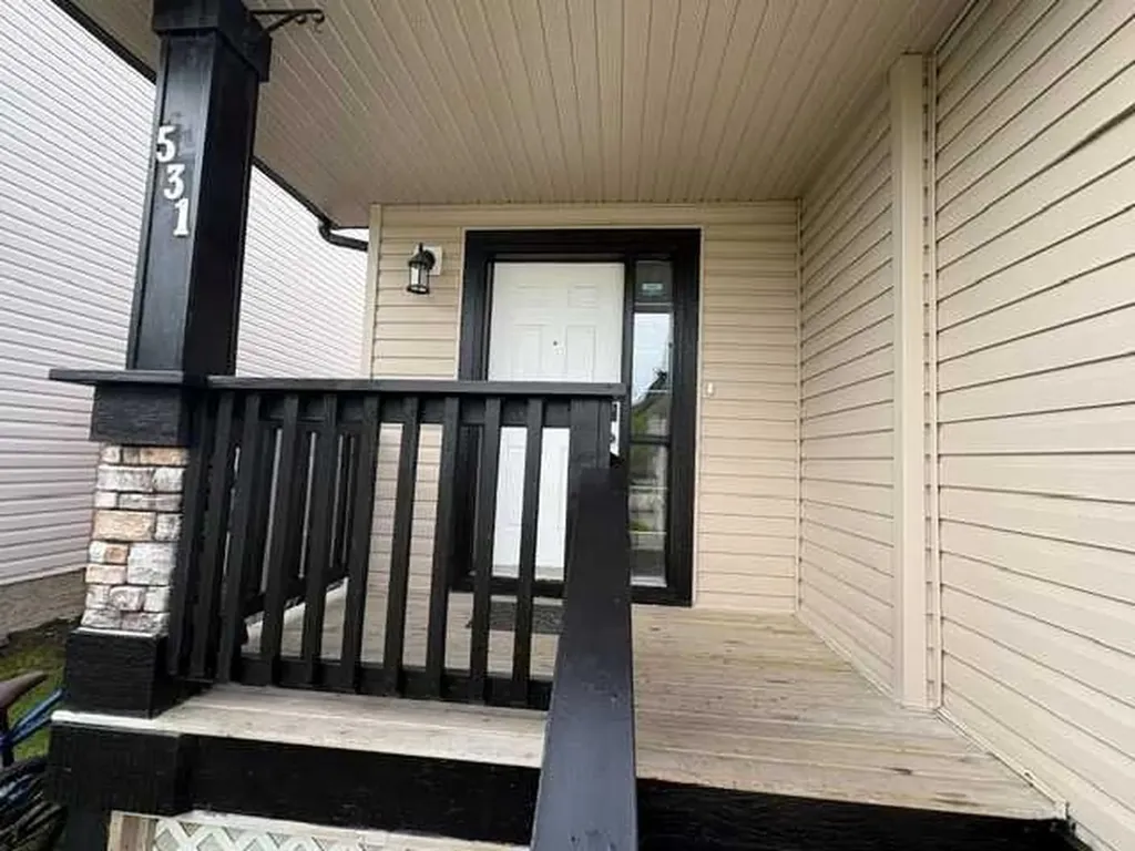 531 Stonegate Road NW Airdrie AB T4B 2Z9