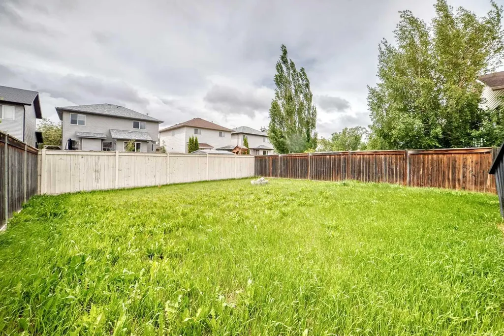 531 Stonegate Road NW Airdrie AB T4B 2Z9
