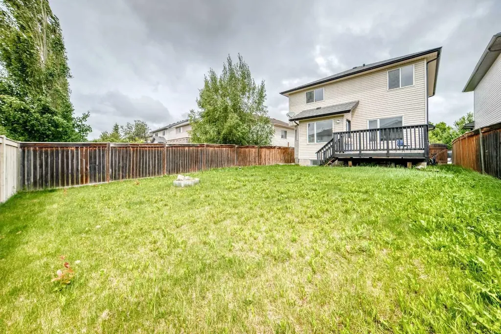 531 Stonegate Road NW Airdrie AB T4B 2Z9