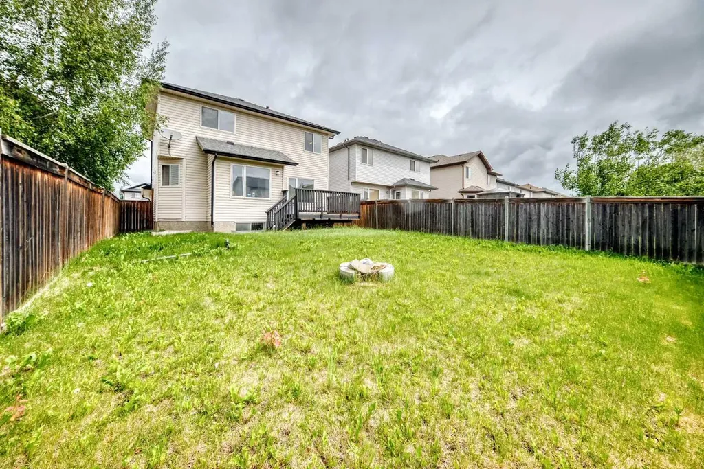 531 Stonegate Road NW Airdrie AB T4B 2Z9