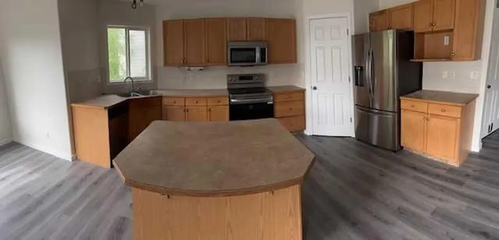 531 Stonegate Road NW Airdrie AB T4B 2Z9