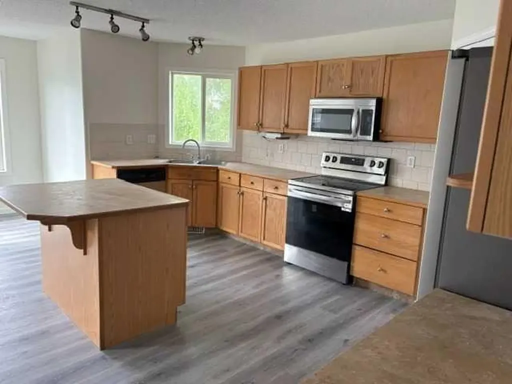 531 Stonegate Road NW Airdrie AB T4B 2Z9