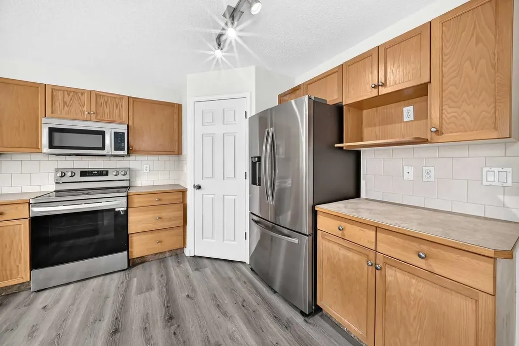 531 Stonegate Road NW Airdrie AB T4B 2Z9