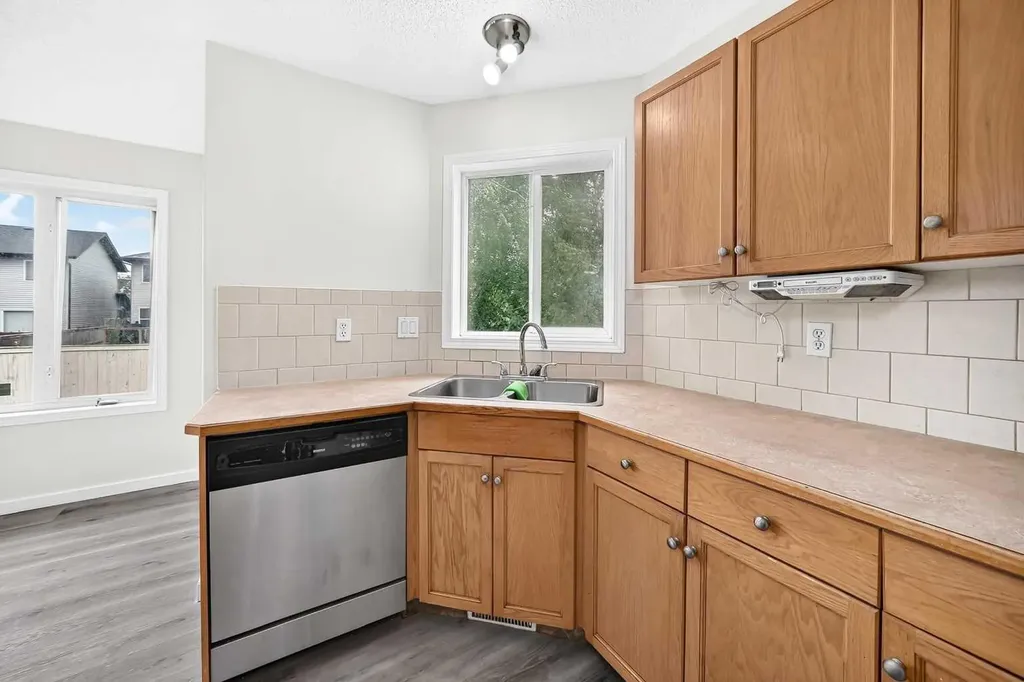 531 Stonegate Road NW Airdrie AB T4B 2Z9