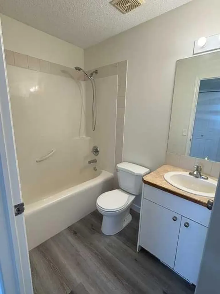 531 Stonegate Road NW Airdrie AB T4B 2Z9