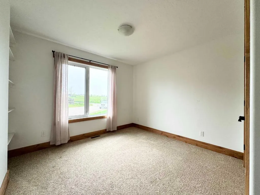 265 School Avenue N Mountain View AB T0K 1N0