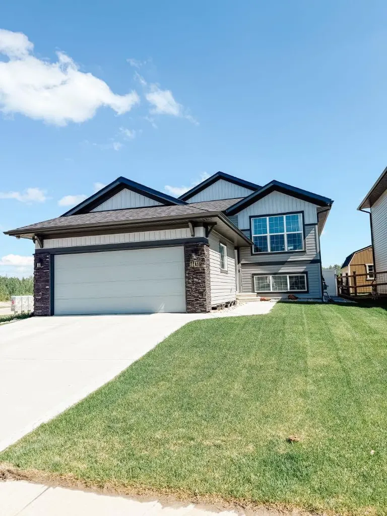 4431 53 Street Rocky Mountain House AB T4T 0C3