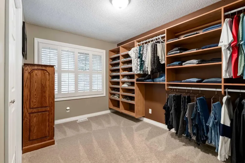 180 Parkridge Place SE Calgary AB T2J 4V9