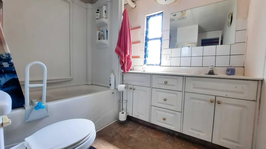 49 Greenwood Villa Drumheller AB T0J0Y2
