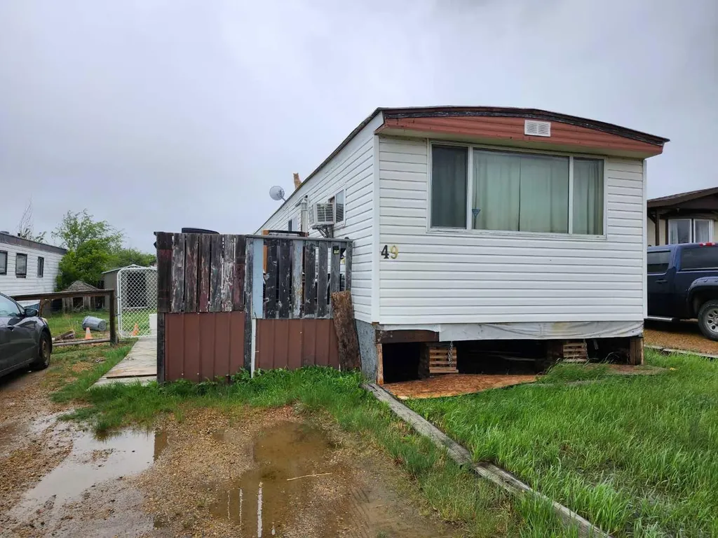 49 Greenwood Villa Drumheller AB T0J0Y2