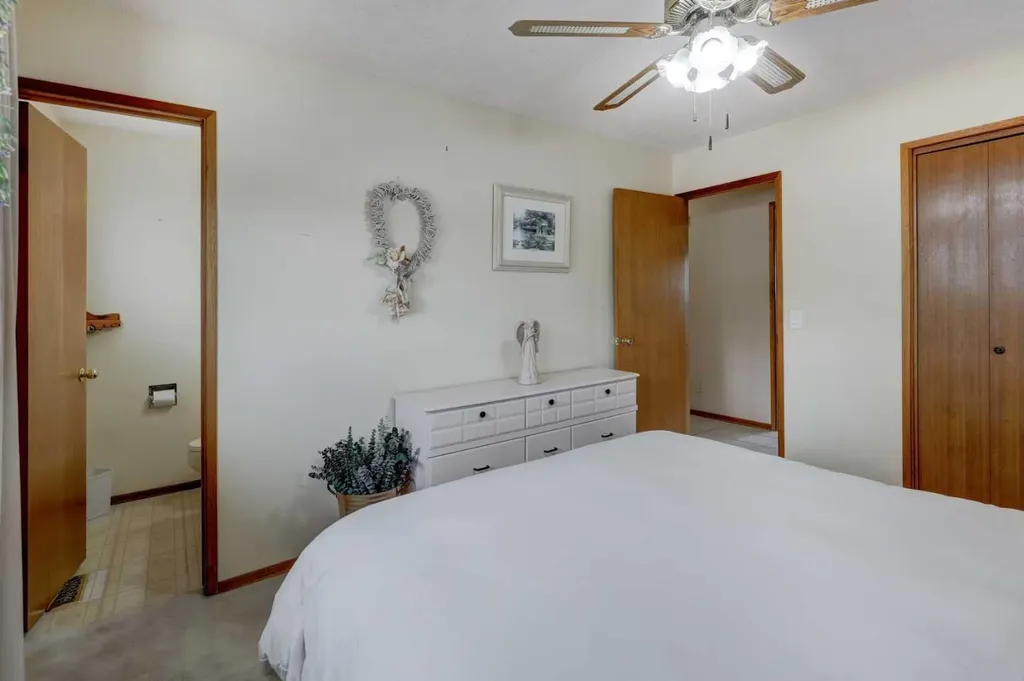 3444 Temple Way NE Calgary AB T1Y 3B7
