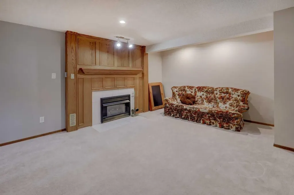 3444 Temple Way NE Calgary AB T1Y 3B7