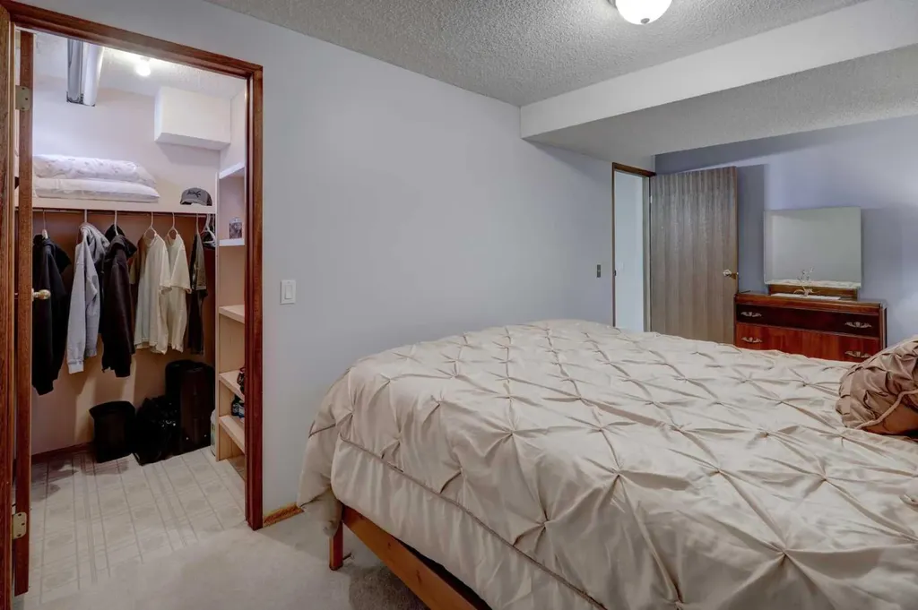 3444 Temple Way NE Calgary AB T1Y 3B7