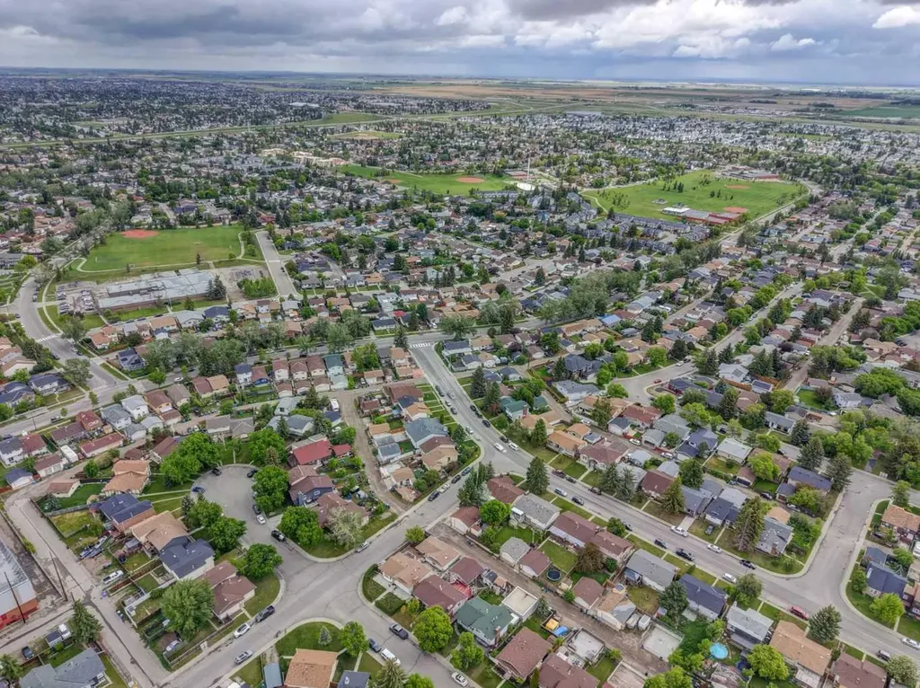 3444 Temple Way NE Calgary AB T1Y 3B7