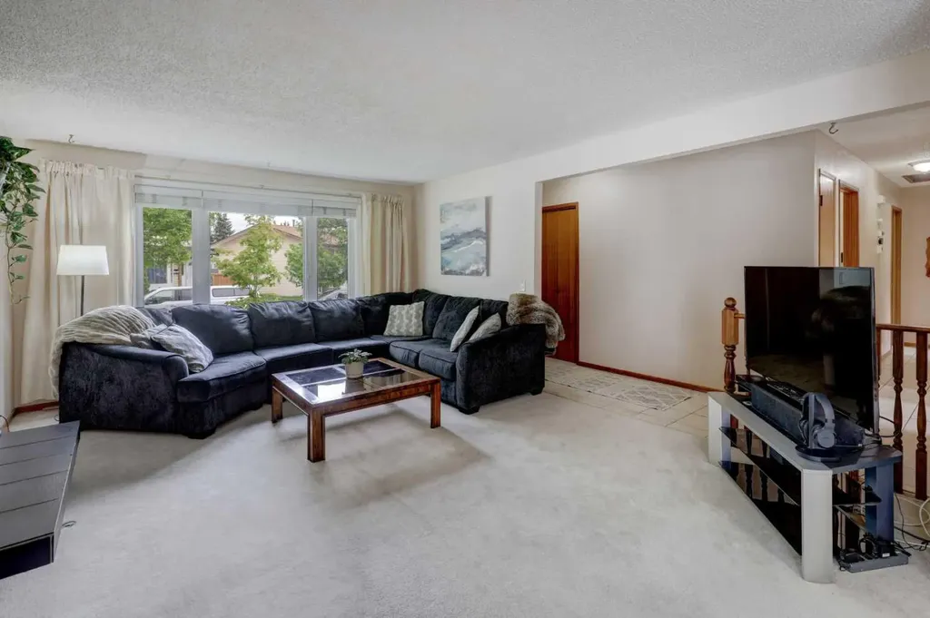 3444 Temple Way NE Calgary AB T1Y 3B7