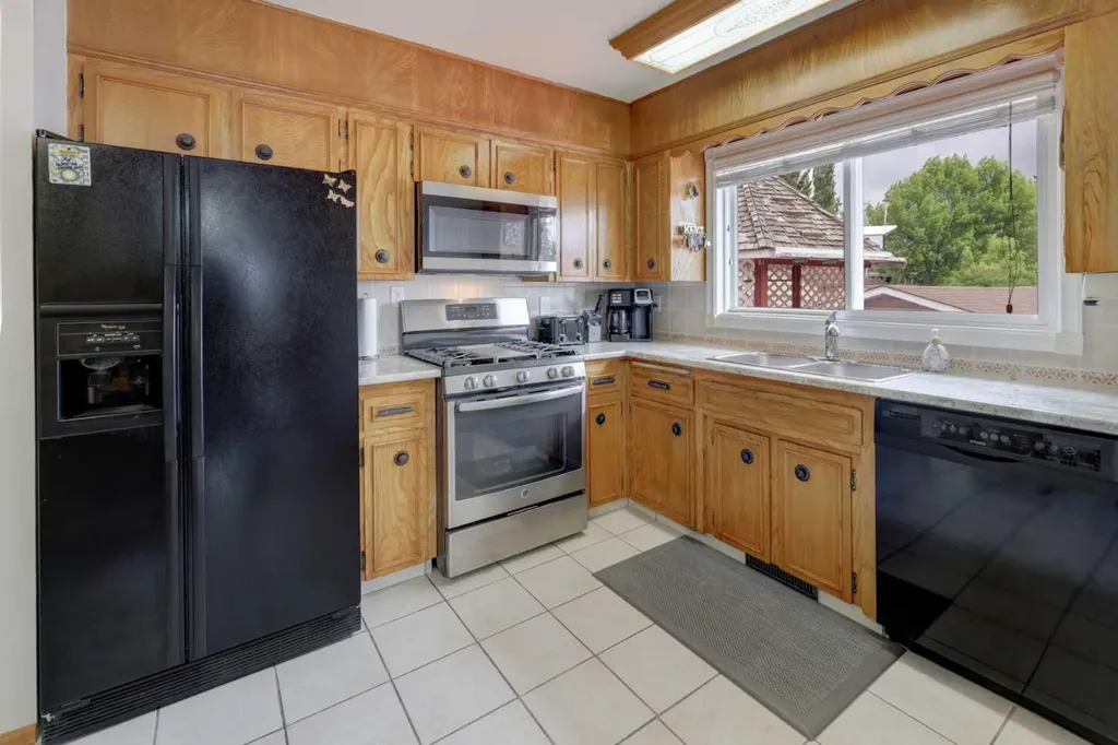 3444 Temple Way NE Calgary AB T1Y 3B7