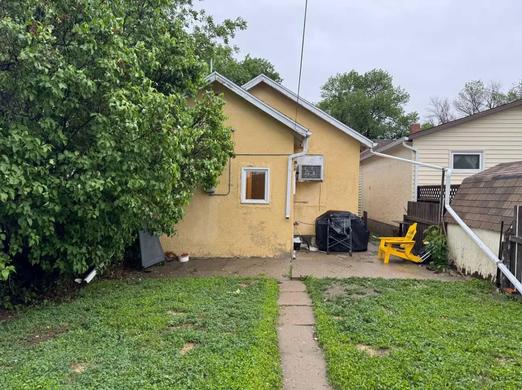 640 12 Street N Lethbridge AB T1H 2H1