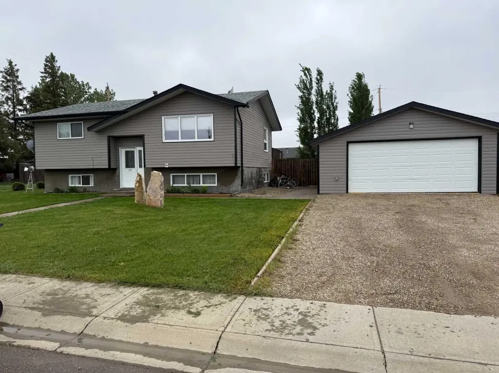 302 5 Avenue W Burdett AB T0K0J0