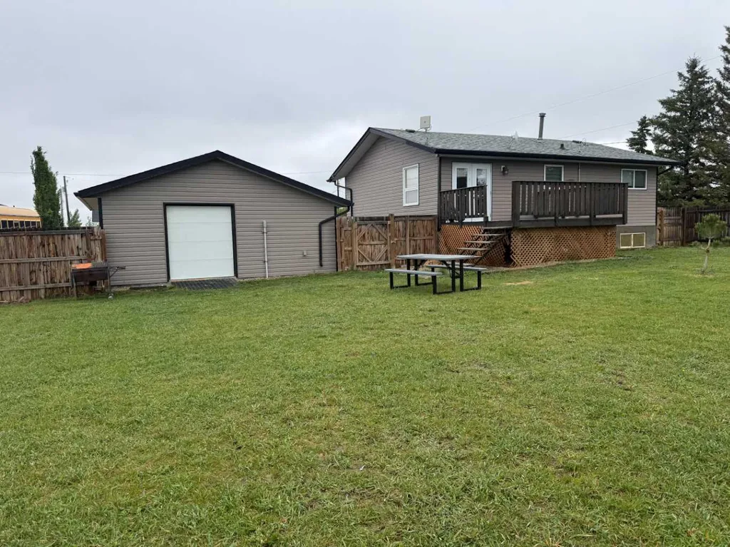 302 5 Avenue W Burdett AB T0K0J0