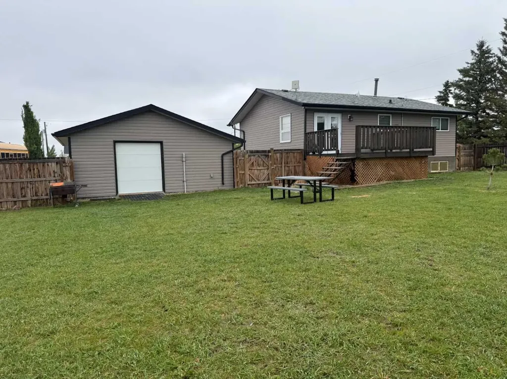302 5 Avenue W Burdett AB T0K0J0