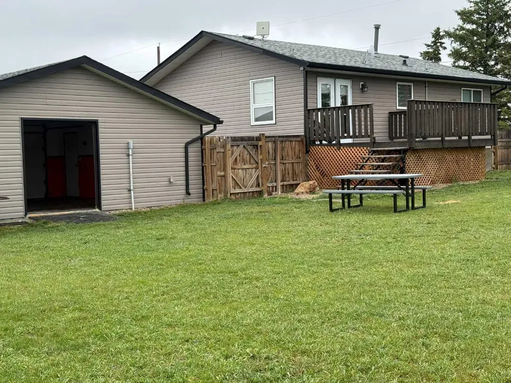 302 5 Avenue W Burdett AB T0K0J0