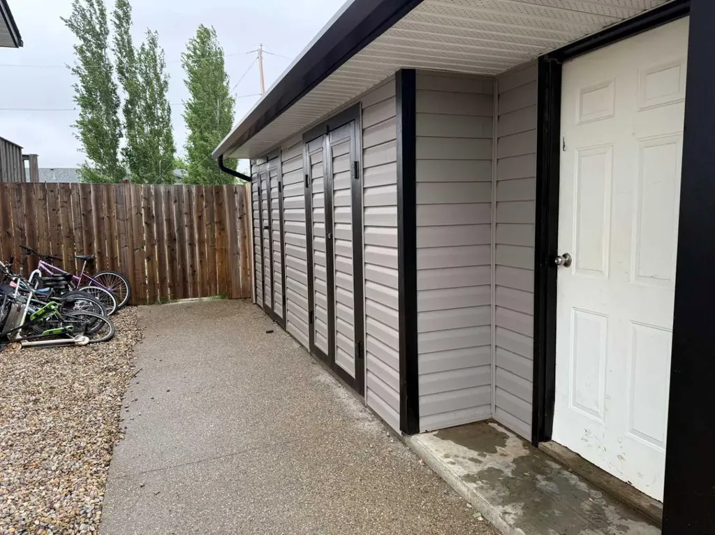 302 5 Avenue W Burdett AB T0K0J0