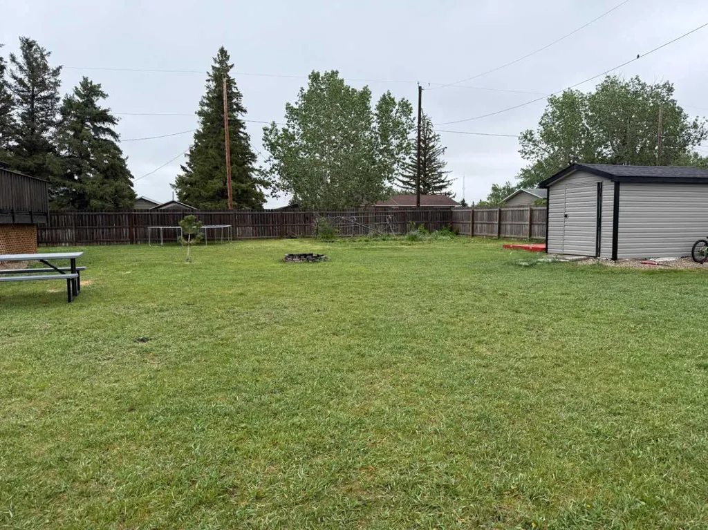 302 5 Avenue W Burdett AB T0K0J0