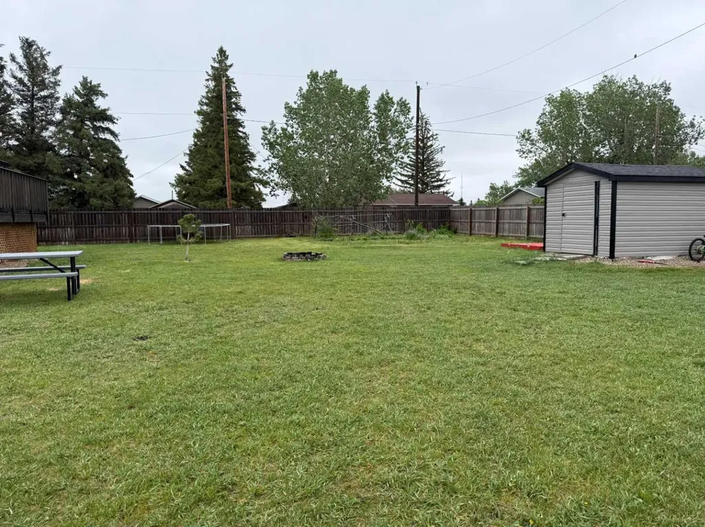 302 5 Avenue W Burdett AB T0K0J0