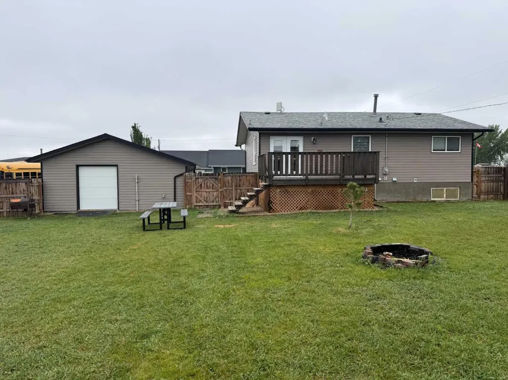 302 5 Avenue W Burdett AB T0K0J0
