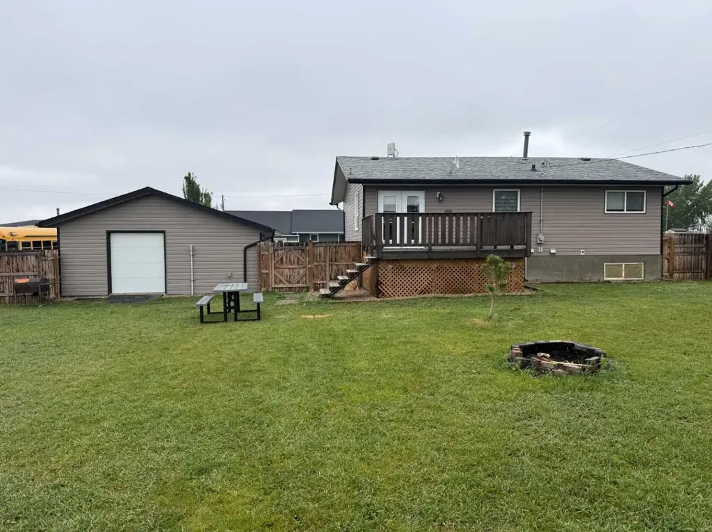302 5 Avenue W Burdett AB T0K0J0