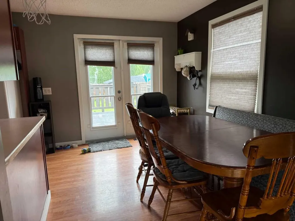 302 5 Avenue W Burdett AB T0K0J0