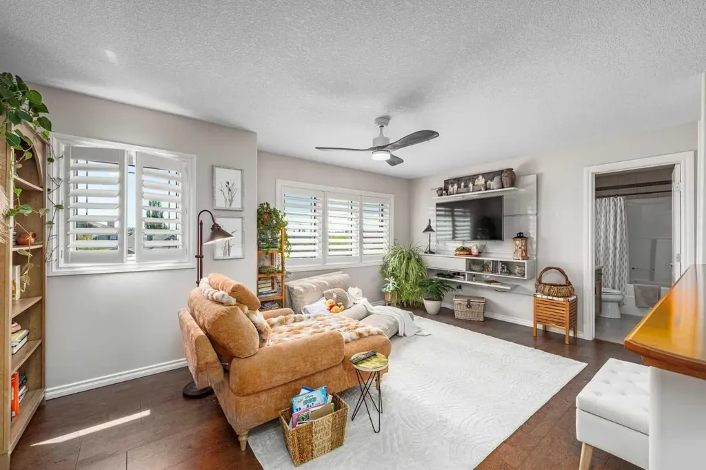 37 Cimarron Park Green Okotoks AB T1S 2K2