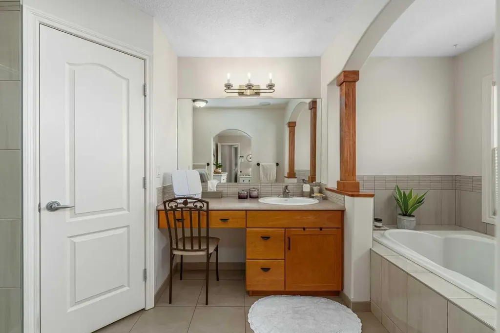 37 Cimarron Park Green Okotoks AB T1S 2K2