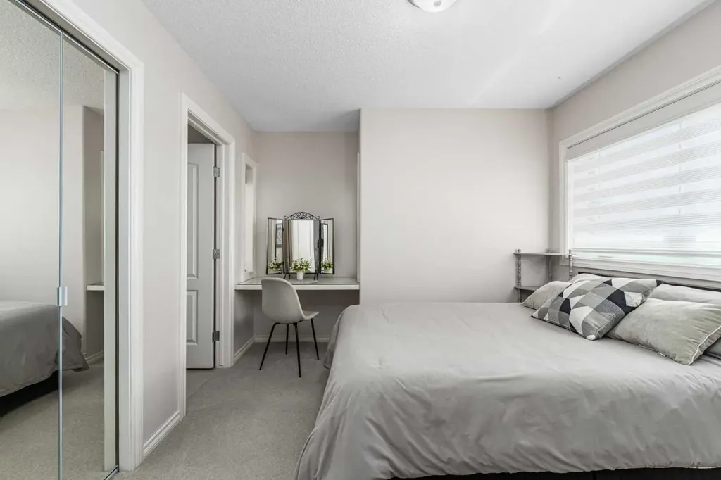 37 Cimarron Park Green Okotoks AB T1S 2K2