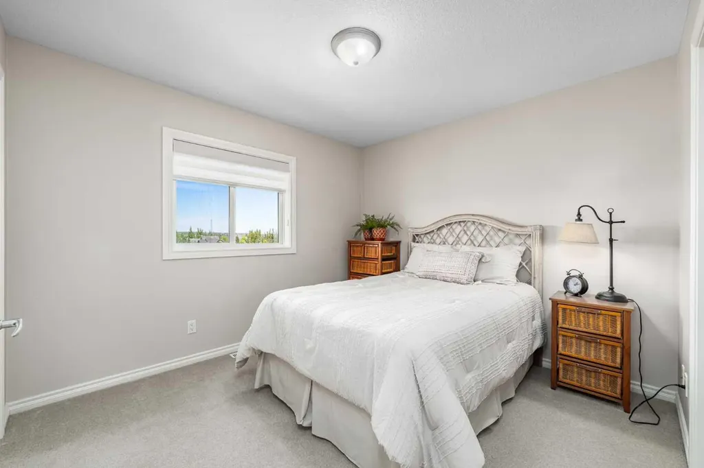 37 Cimarron Park Green Okotoks AB T1S 2K2