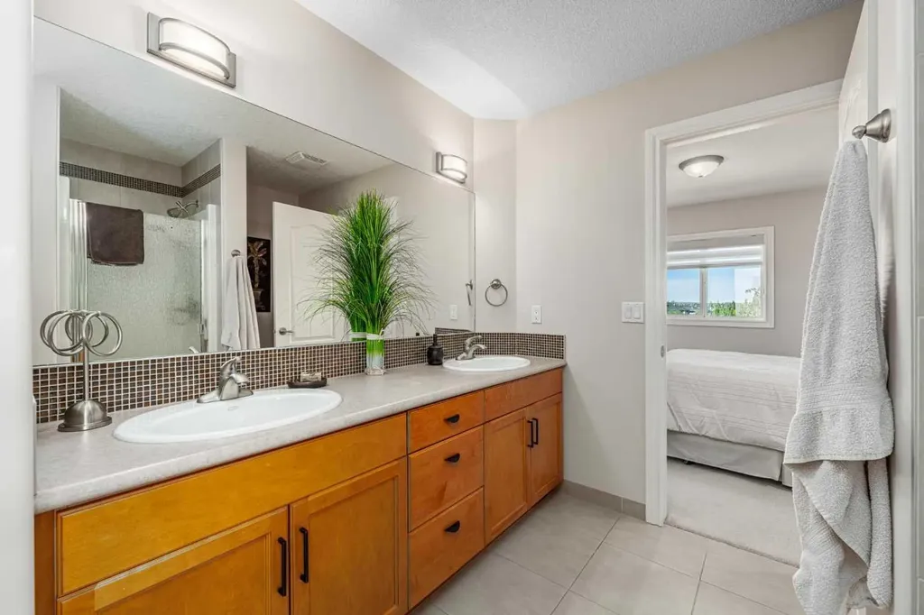 37 Cimarron Park Green Okotoks AB T1S 2K2