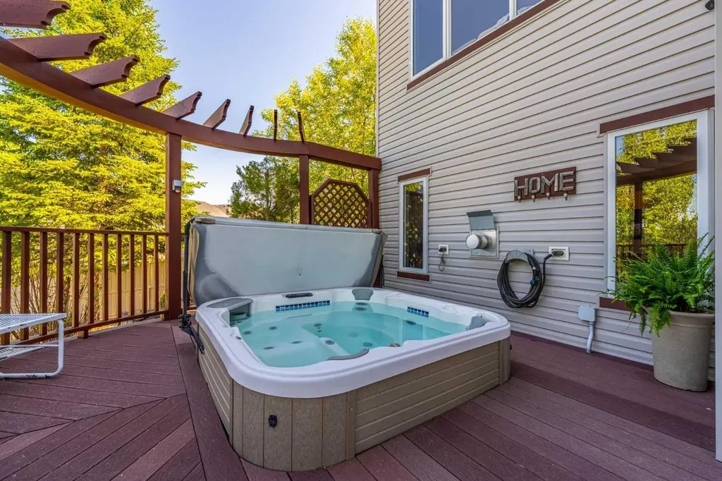 37 Cimarron Park Green Okotoks AB T1S 2K2