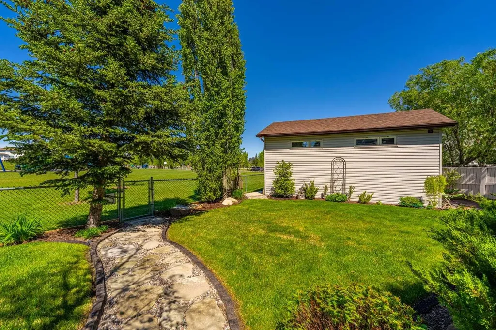 37 Cimarron Park Green Okotoks AB T1S 2K2