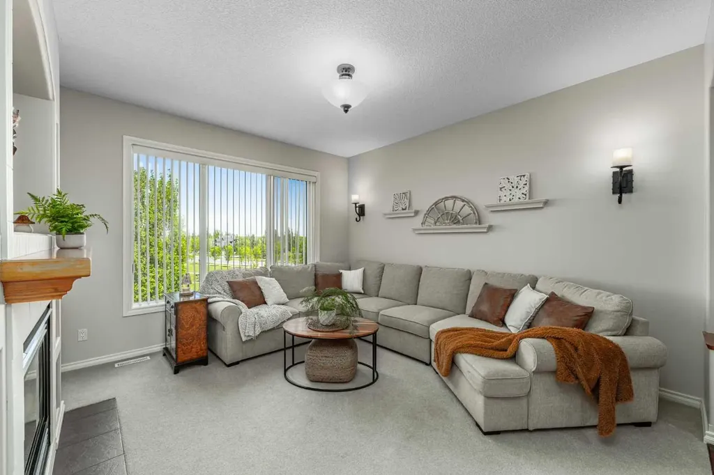 37 Cimarron Park Green Okotoks AB T1S 2K2