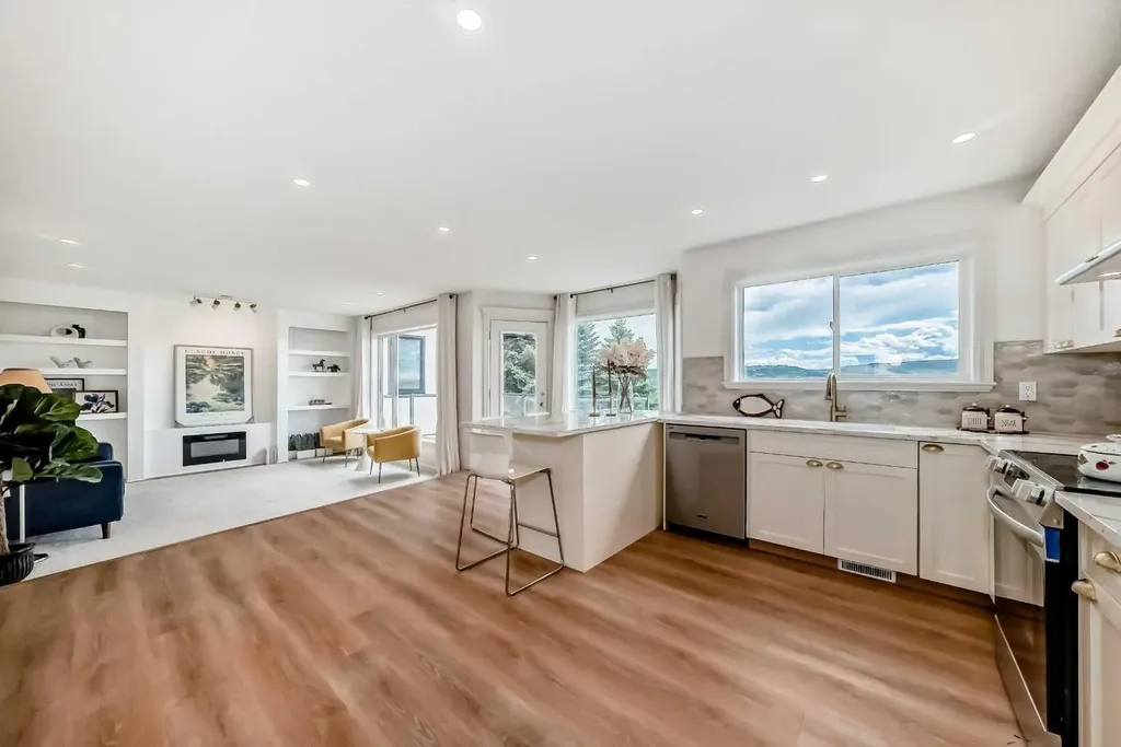 78 Scimitar View NW Calgary AB T3L 2B5