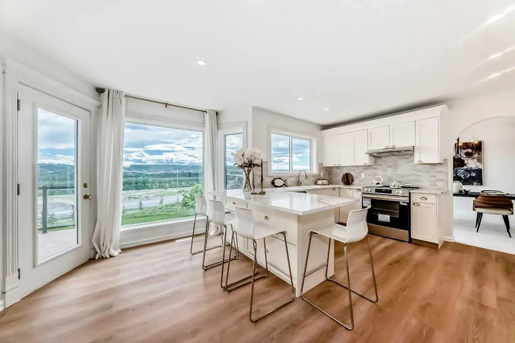 78 Scimitar View NW Calgary AB T3L 2B5
