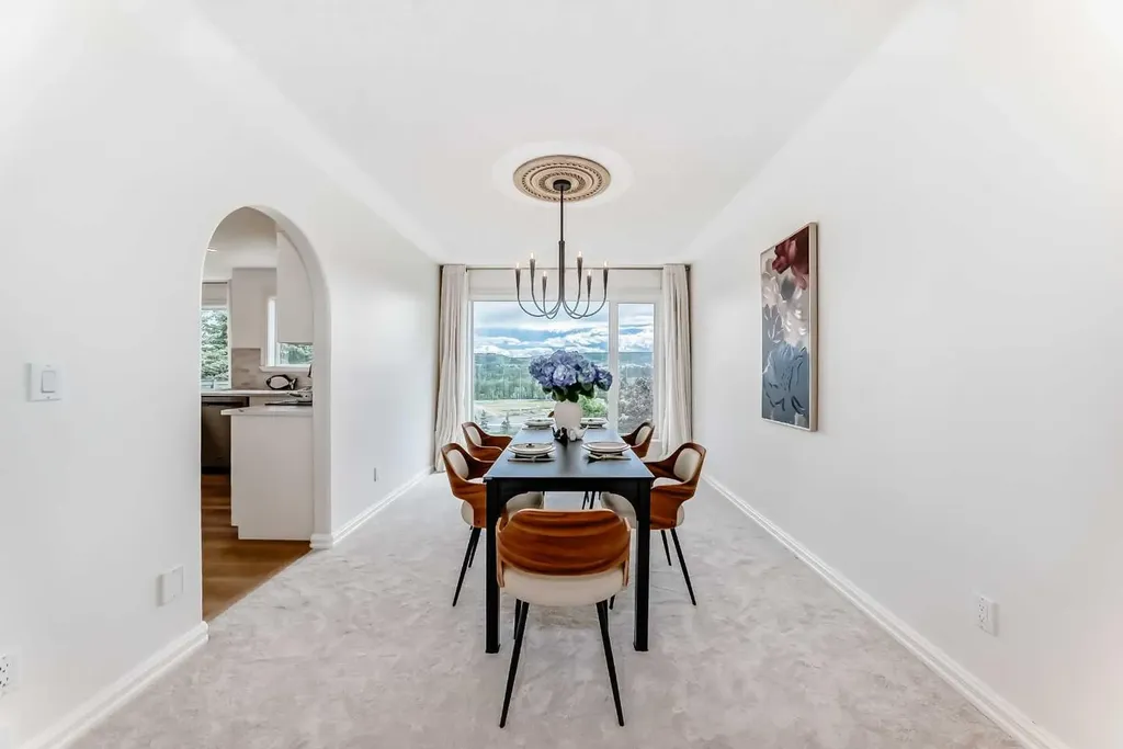 78 Scimitar View NW Calgary AB T3L 2B5