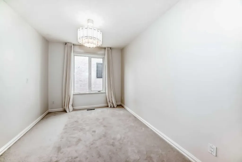 78 Scimitar View NW Calgary AB T3L 2B5