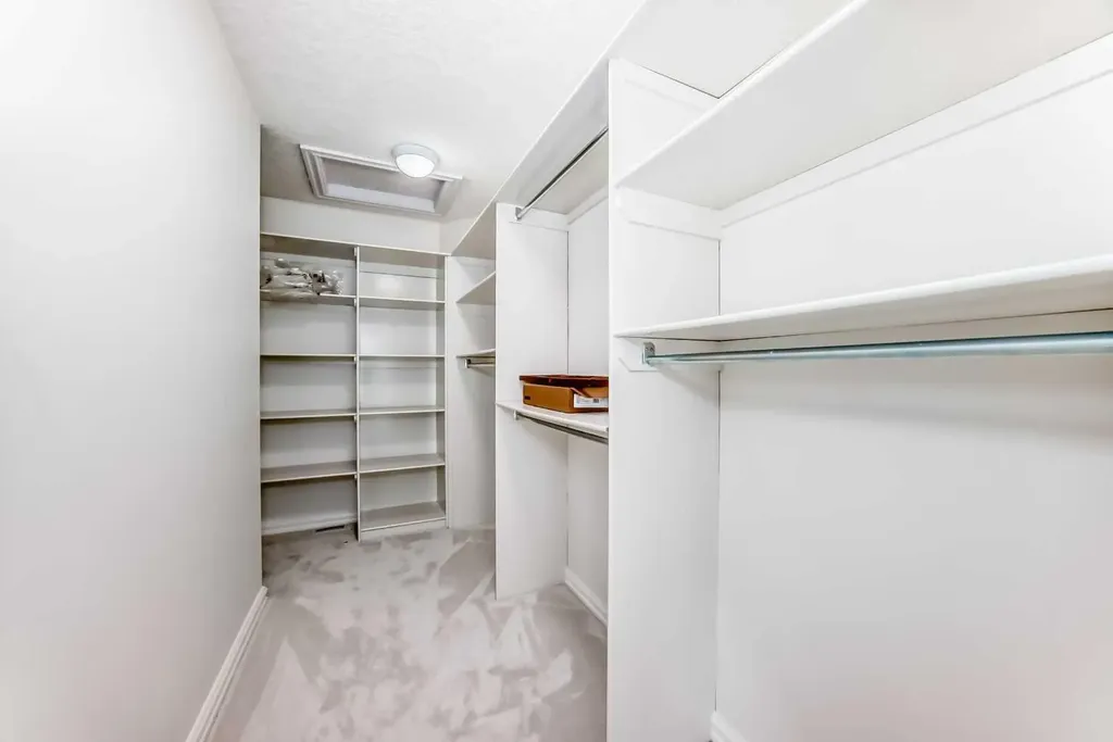 78 Scimitar View NW Calgary AB T3L 2B5
