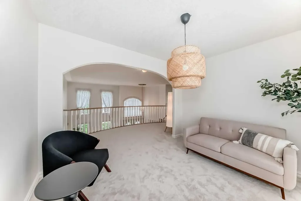 78 Scimitar View NW Calgary AB T3L 2B5